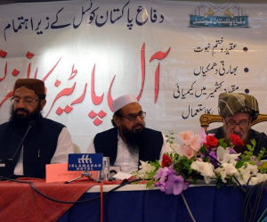 Minister-of-Imran-sitting-next-to-militant-Hafiz-Saeed