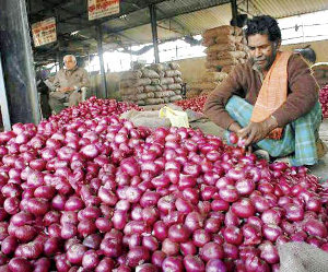 Onion-prices-rise-in-Delhis-wholesale-markets