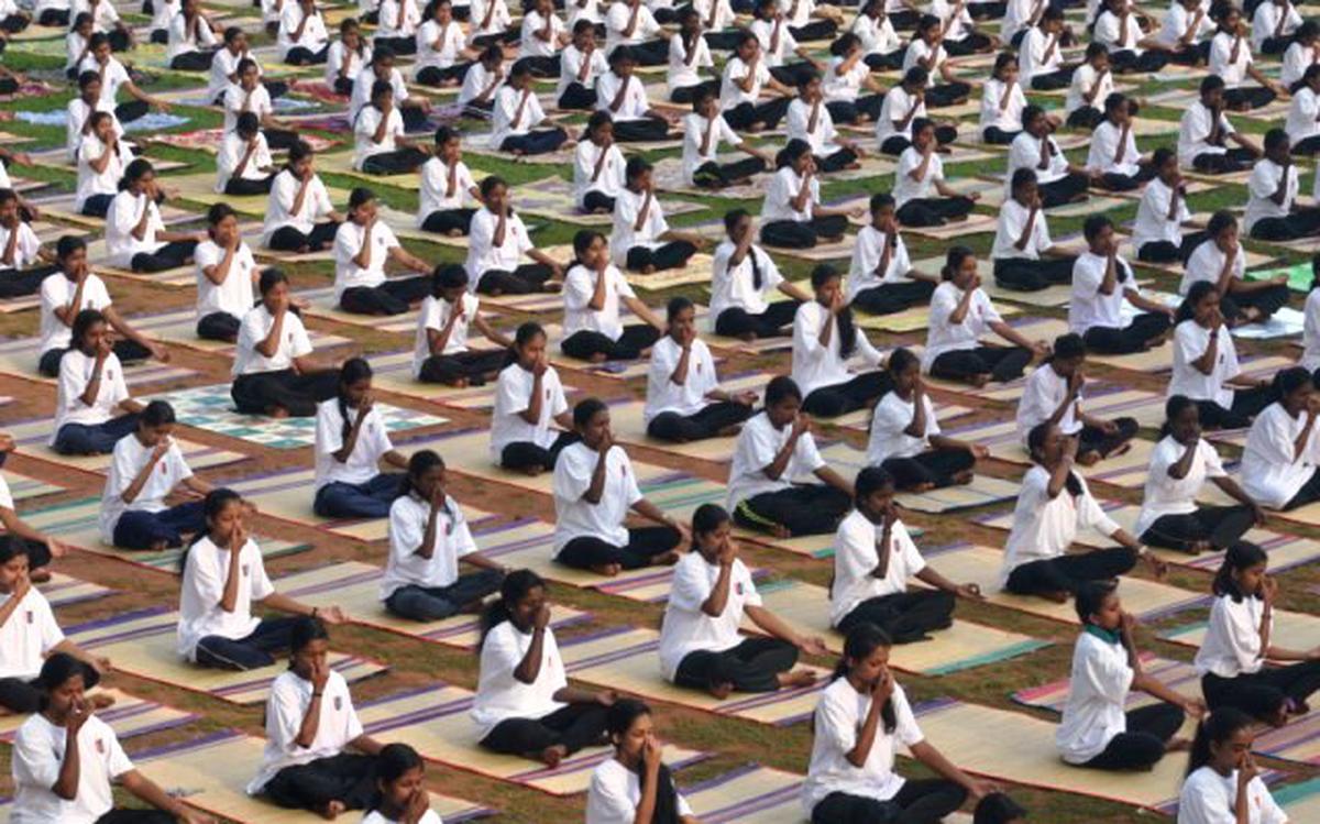 Yoga camps organized across the country, from the President-Prime Minister to the general public put up asanas