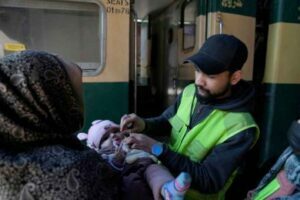 Pakistan launches nationwide polio eradication campaign