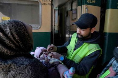 Pakistan launches nationwide polio eradication campaign