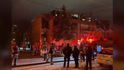 Fire breaks out in East York, two people taken to hospital