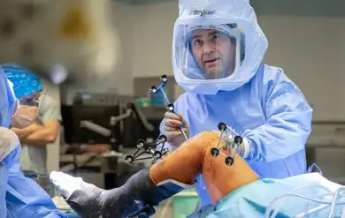 Robotic knee replacement in Canada, the first such surgery performed on a Mississauga man