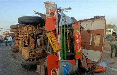 Horrific accident of bus going to Shirdi in Nashik, 10 passengers killed in collision with truck