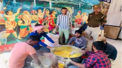 Inmates of Mathura jail preparing herbal gulal