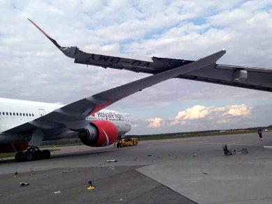 Two planes collided on the runway, narrowly saved the lives of 250 passengers