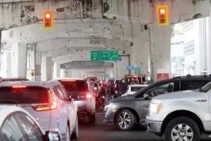 Saunders promises to tackle gridlock in Toronto and restore smooth traffic