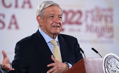 FILE PHOTO: Mexico's President Andres Manuel Lopez Obrador speaks to members of the media, about the country not sending arms to Ukraine after Ukrainian representatives had asked the country's Senate for arms and military assistance a day earlier at the National Palace in Mexico City, Mexico March 4, 2022. Mexico Presidency/Handout via REUTERS