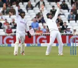 Second Test between England and New Zealand at exciting juncture